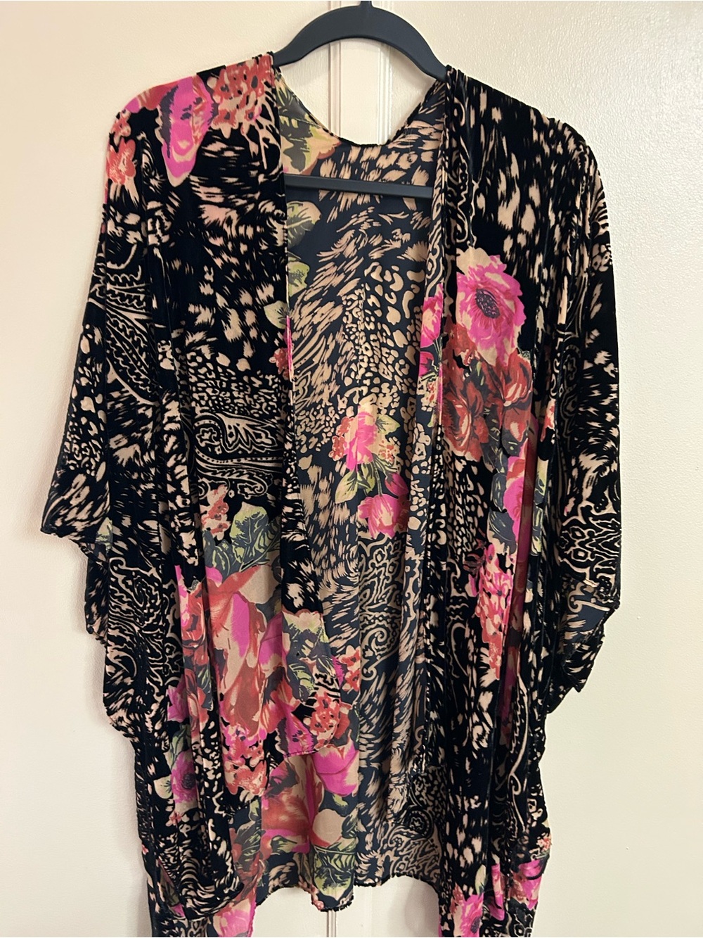Floral Pattern Open-Front Kimono Cardigan - Black with Pink Floral